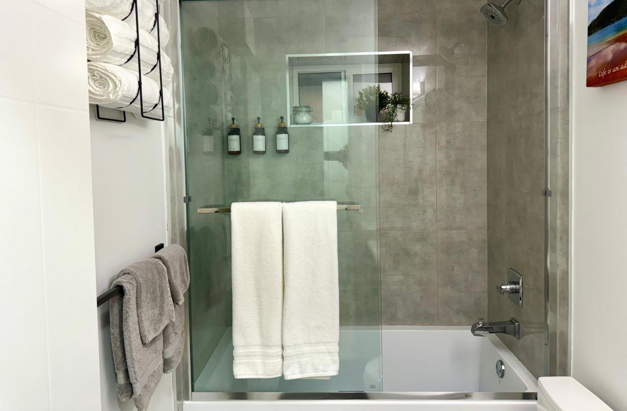 The Sunset Haven- Cozy 2Br Basement Suite Near White Rock Surrey Exteriör bild