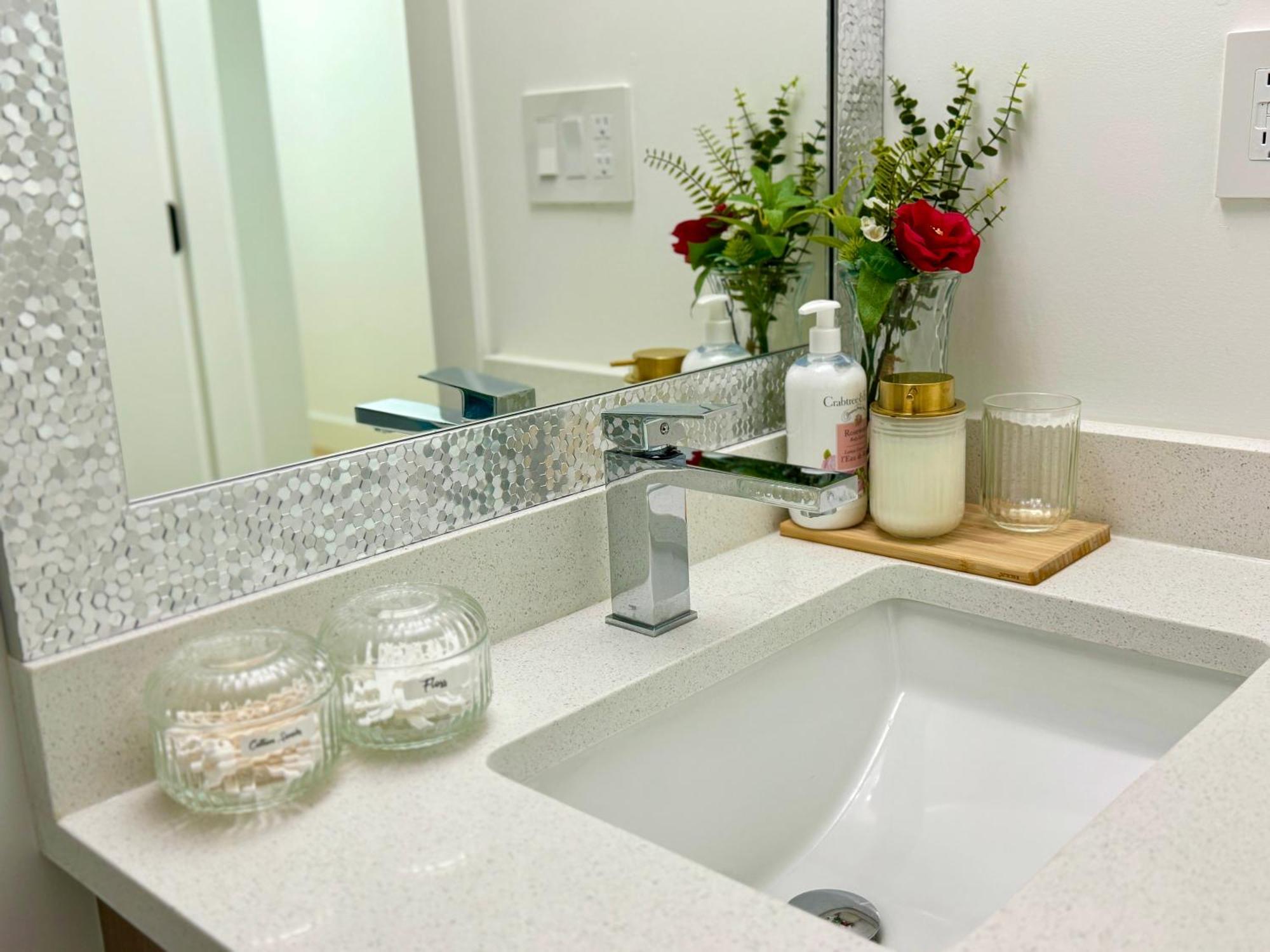 The Sunset Haven- Cozy 2Br Basement Suite Near White Rock Surrey Exteriör bild