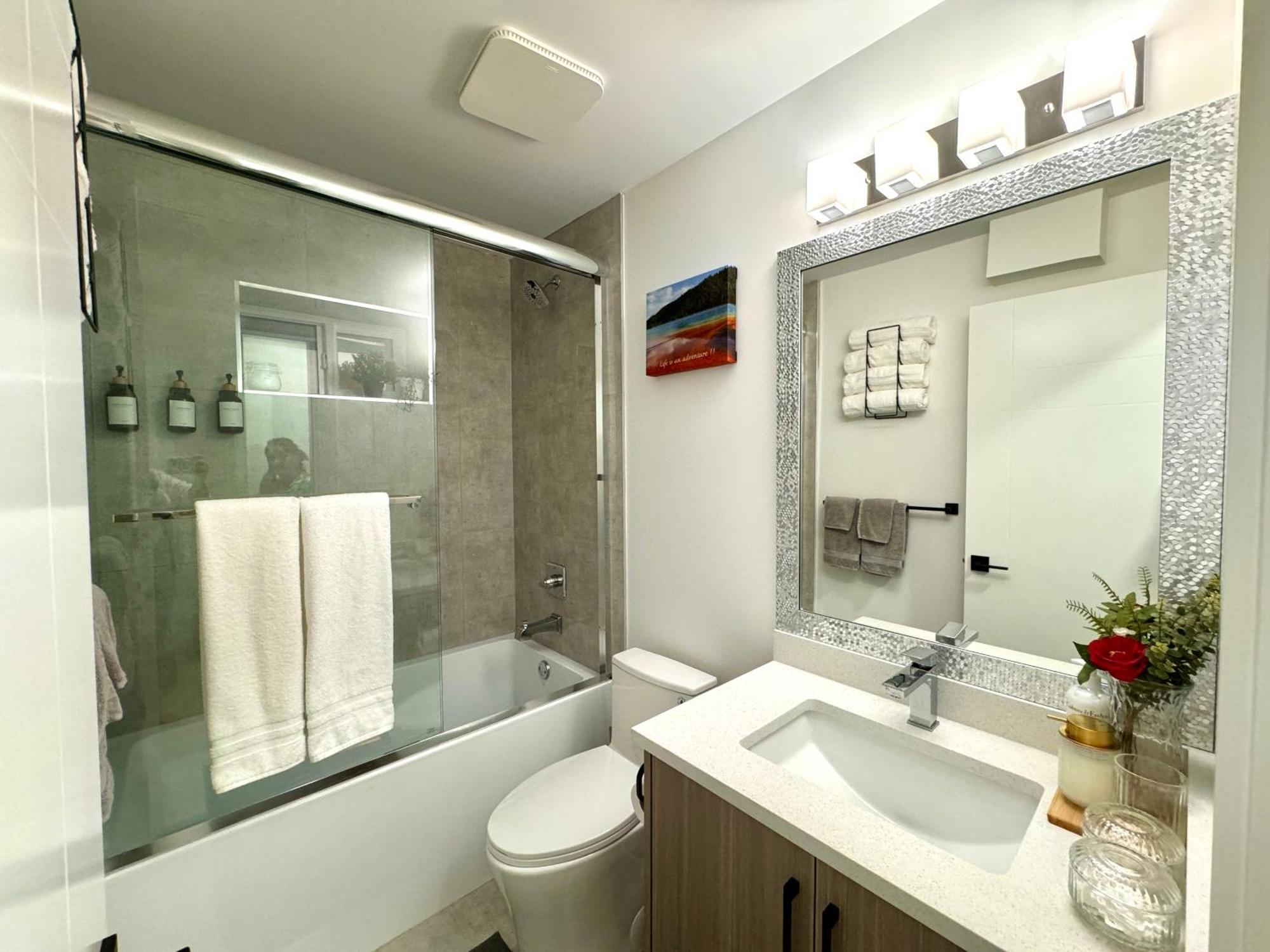 The Sunset Haven- Cozy 2Br Basement Suite Near White Rock Surrey Exteriör bild